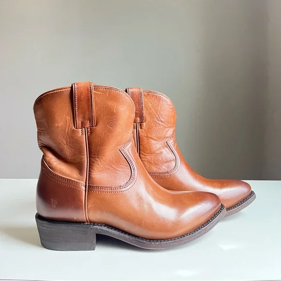 Frye..Women's Billy Short Leather Booties 3470435 COG.. Color:Brown/Cognac.